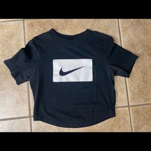 Cropped Nike tee
